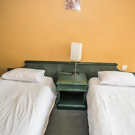 Trente Trois 33 Hotel 3*