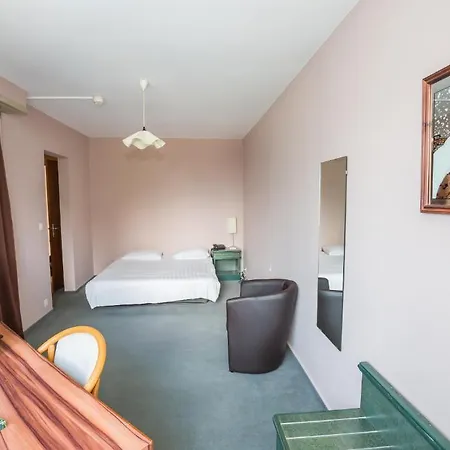 Trente Trois 33 Hotel