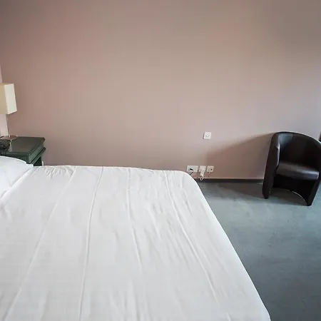 Trente Trois 33 Hotel