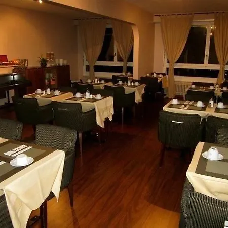 Trente Trois 33 Hotel